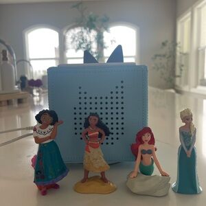 Tonies box with 4 figurines - Elsa, Mirabel, Moana and